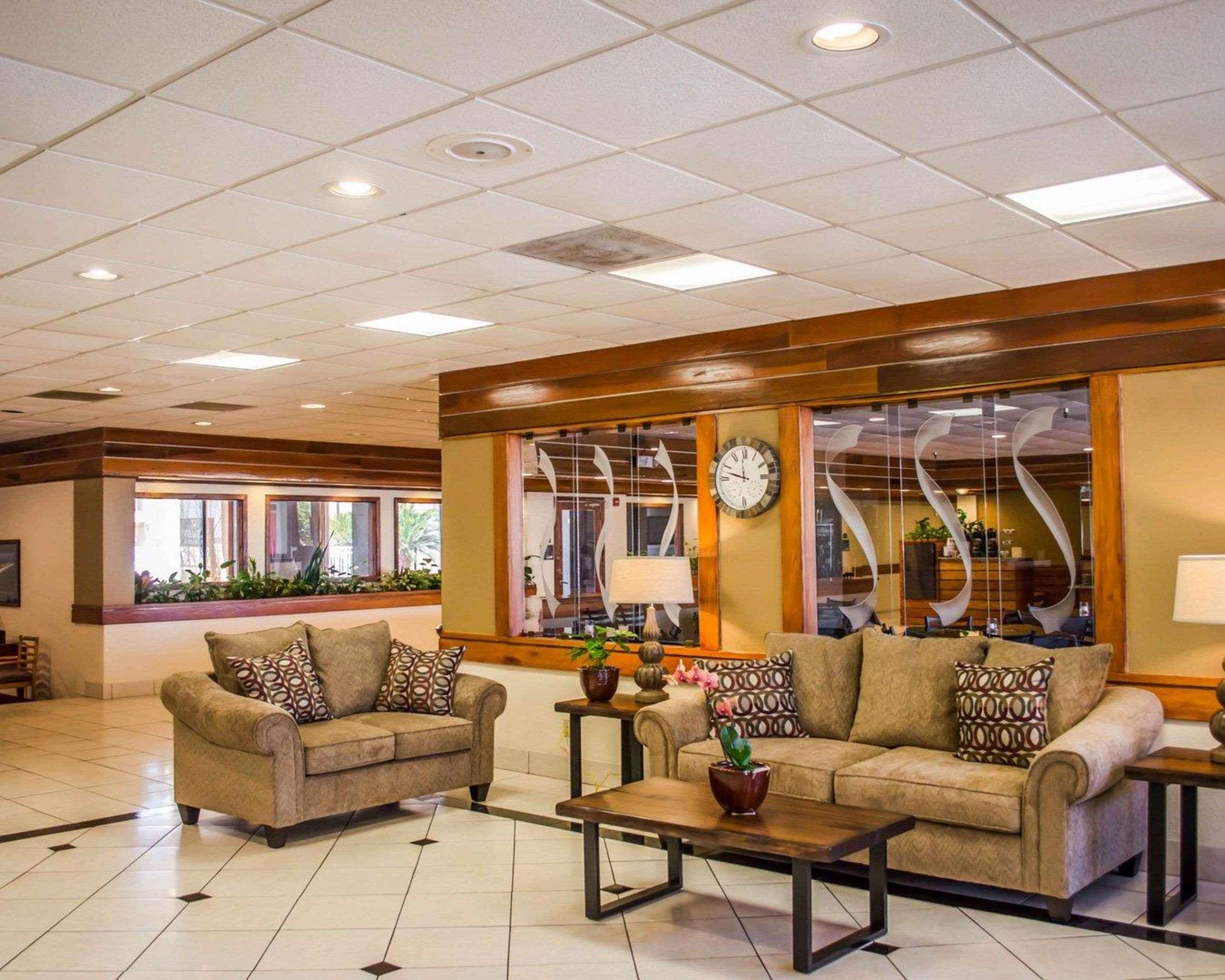 Quality Inn & Suites Pensacola Bayview Exterior foto